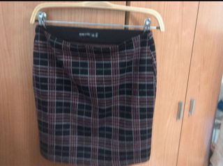 Falda corta cuadros chica