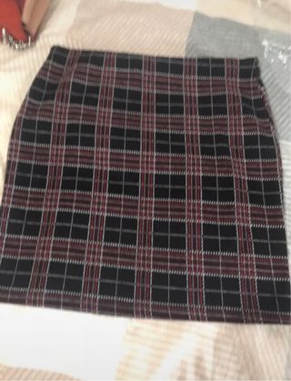 Falda corta cuadros chica