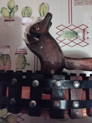 Vecchia ghiandaia a forma di ardilla come schiaccianoci