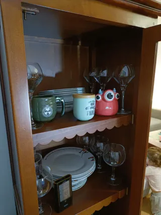 Vitrina de madera con cristal