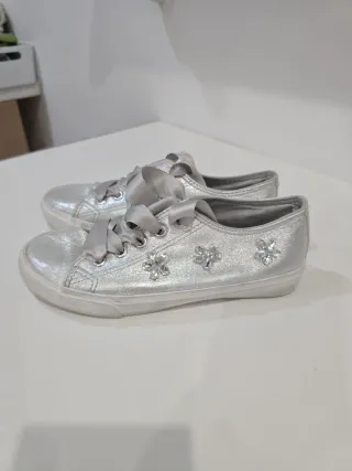 Playeras plateadas joya margarita