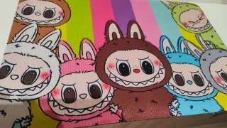 Alfombra Labubu Multiclor