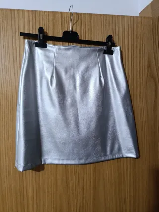 Falda polipiel plateada