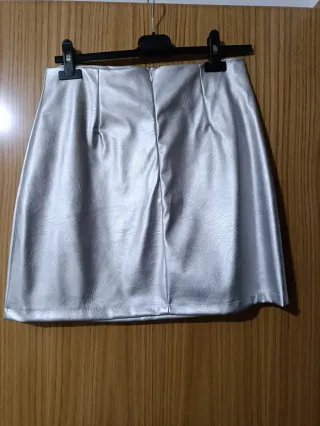 Falda polipiel plateada