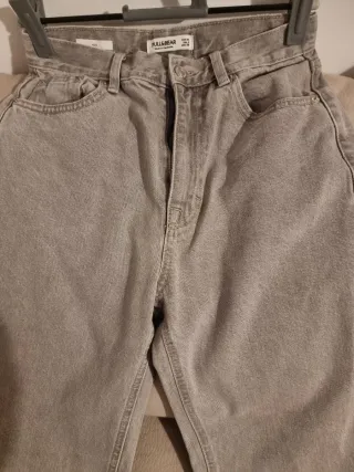 Pantalón Pull&Bear gris