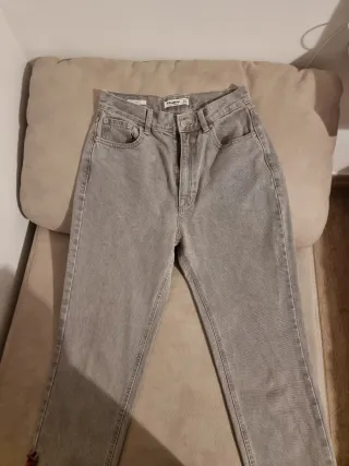 Pantalón Pull&Bear gris