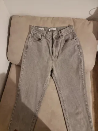 Pantalón Pull&Bear gris