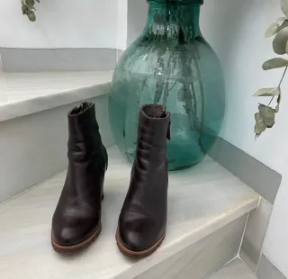 Botines de chica marrones y rojos