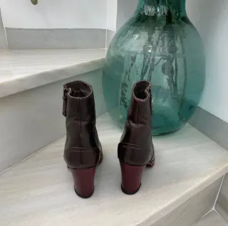 Botines de chica marrones y rojos