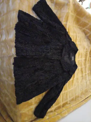 Abrigo corto de astracán llamar al 614786586