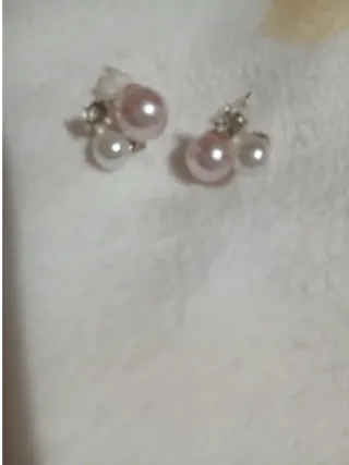 Pendientes perlas y brillantes mujer.