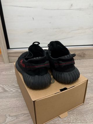 Adidas Yeezy Boost 350 V2 Bred