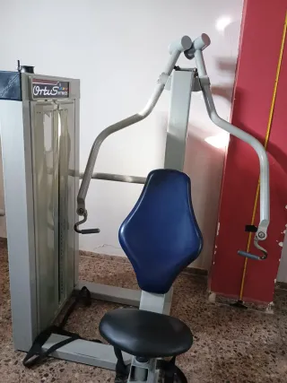 Gimnasio antiguo 11 máquinas