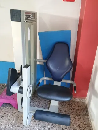 Gimnasio antiguo 11 máquinas