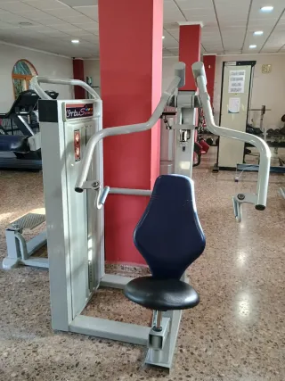 Gimnasio antiguo 11 máquinas
