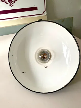 Lámpara Industrial Negra Esmaltada