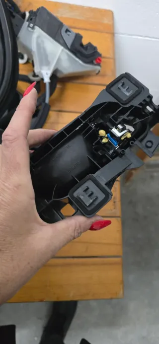 Componenti portiera peugeot 208