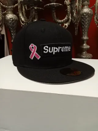 Gorra New Era 59Fifty Negra con Lazo Rosa 7.1/4