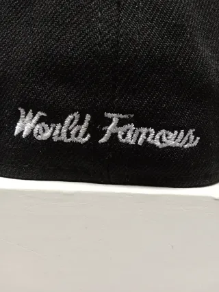 Gorra New Era 59Fifty Negra con Lazo Rosa 7.1/4