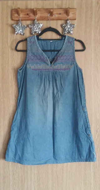 Vestido vaquero con bordado