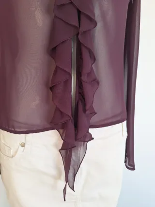 Blusa gasa morada con volantes