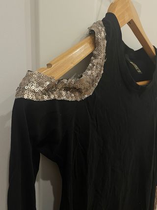 Top negro con lentejuelas dorado talla S
