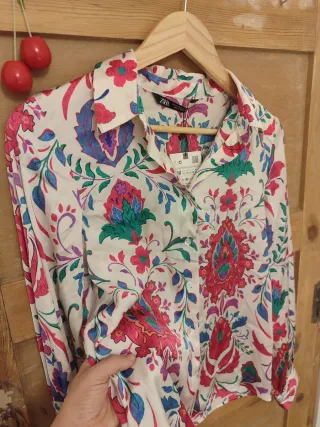 Camisa Zara Raso Estampado Floral Talla M