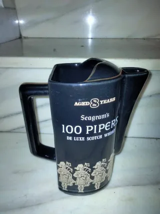Brocca in ceramica nera Seagram's 100 Pipers Whisky