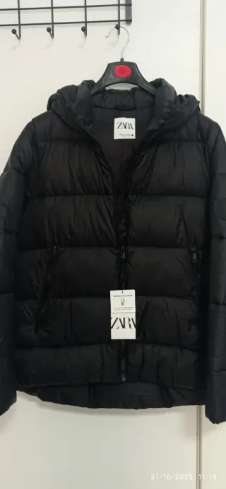 Chaqueta acolchada ZARA negra