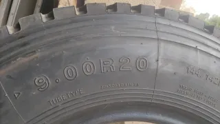 Neumático 9.00R20