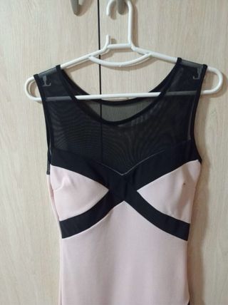 Vestido negro y rosa con transparencias