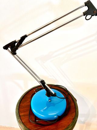 Lámpara de mesa articulada azul