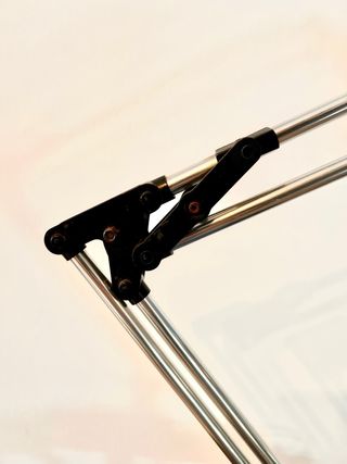 Lámpara de mesa articulada azul