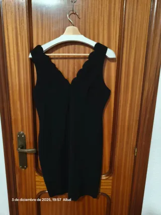 Vestido negro Shein escote ondulado