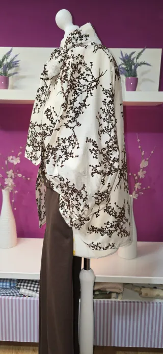 Blusa crema lazo estampado marrón talla única