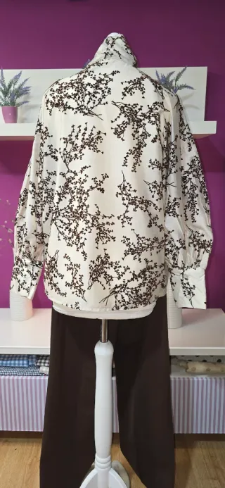 Blusa crema lazo estampado marrón talla única