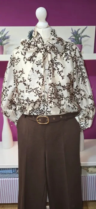 Blusa crema lazo estampado marrón talla única