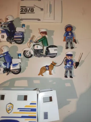 Lote Policía Playmobil: furgón y motos