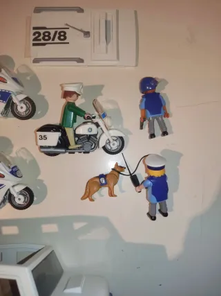 Lote Policía Playmobil: furgón y motos