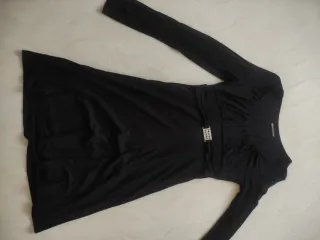 Vestido negro manga larga con pedrería