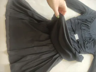 Vestido negro manga larga con pedrería