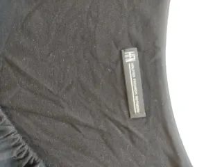 Vestido negro manga larga con pedrería