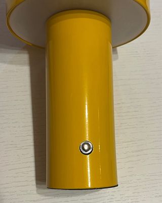 Lampada LED portatile gialla