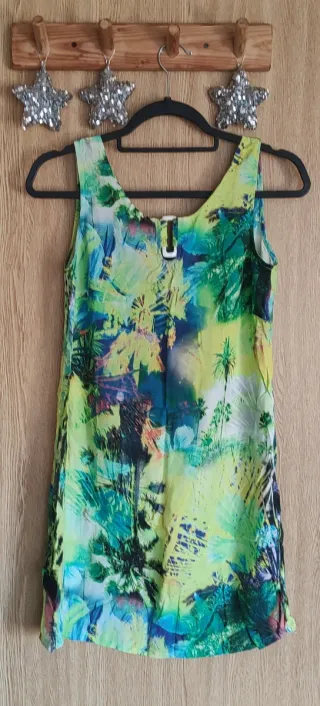 Vestido de verano estampado tropical