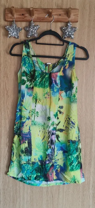 Vestido de verano estampado tropical