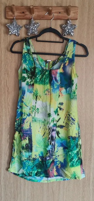 Vestido de verano estampado tropical