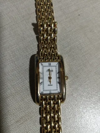 Reloj Lotus Dorado chapado en oro  prueba de ácido