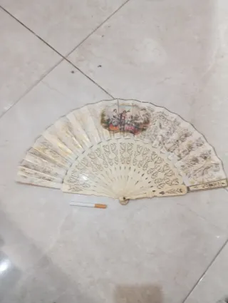 Abanico antiguo decorado