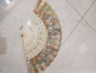 Abanico antiguo decorado
