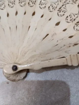 Abanico antiguo decorado